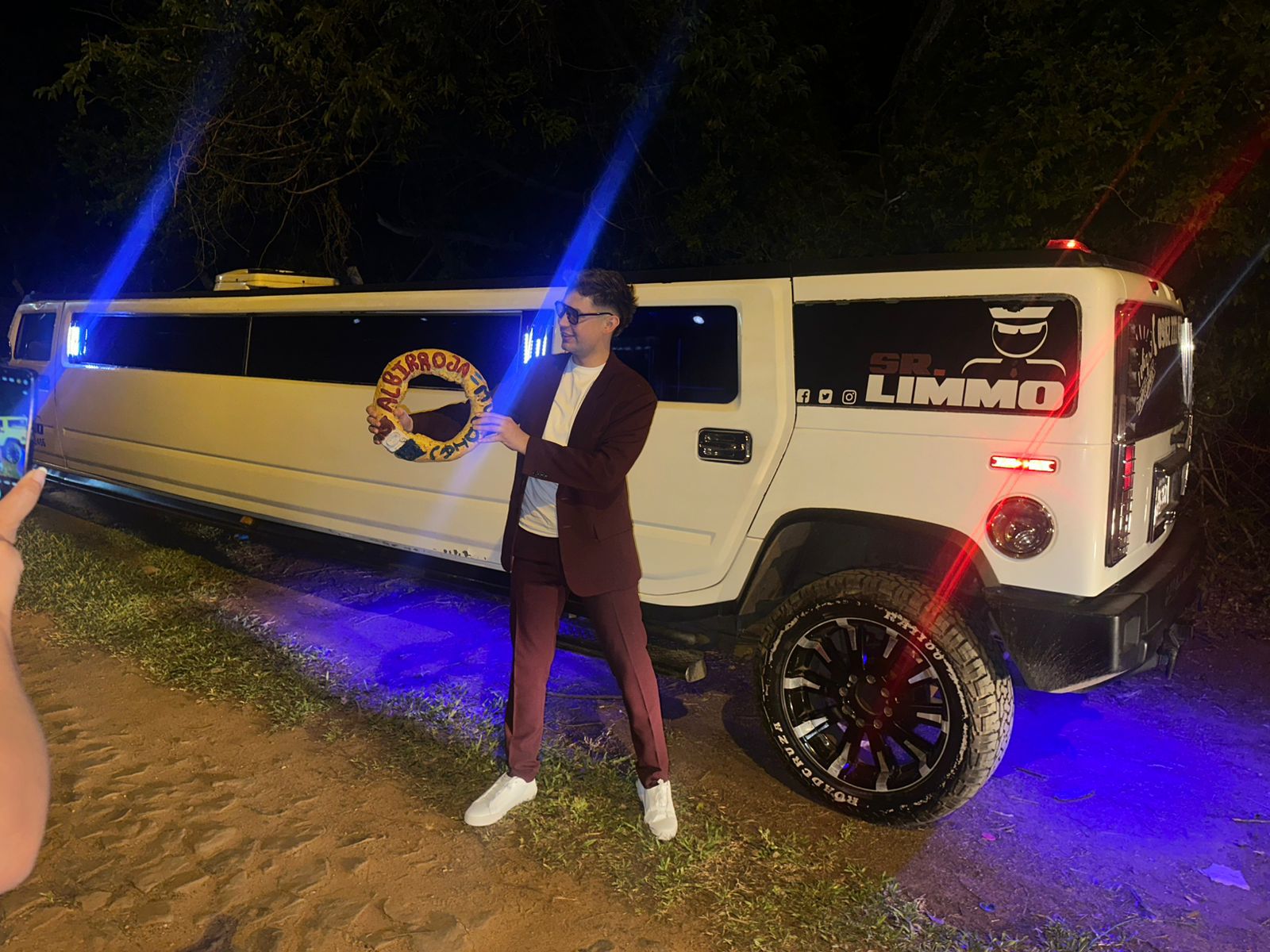 El “chipero cheto” desfiló con chipas y glamour en la noche del Reality Show