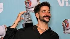 Camilo revela quién lo bombardea de memes antes de ganar en los Premios Juventud 2025