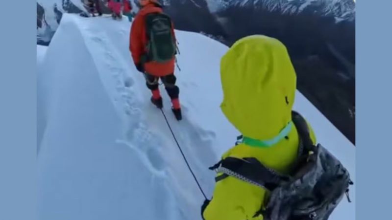 Selfie mortal: alpinista cae al vacío y pierde la vida