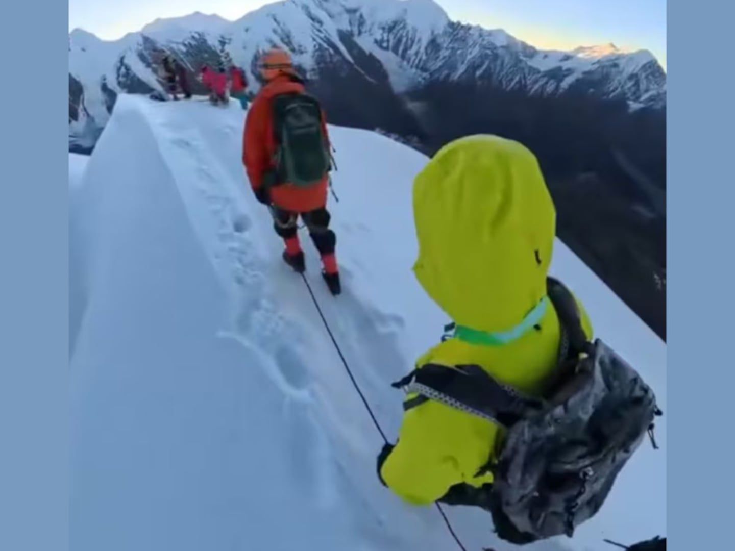 Selfie mortal: alpinista cae al vacío y pierde la vida