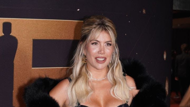 Wanda Nara su look en los Martín Fierro: ¿glamour o desastre?