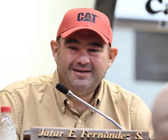 Jatar Fernández rechaza feriado por la Albirroja