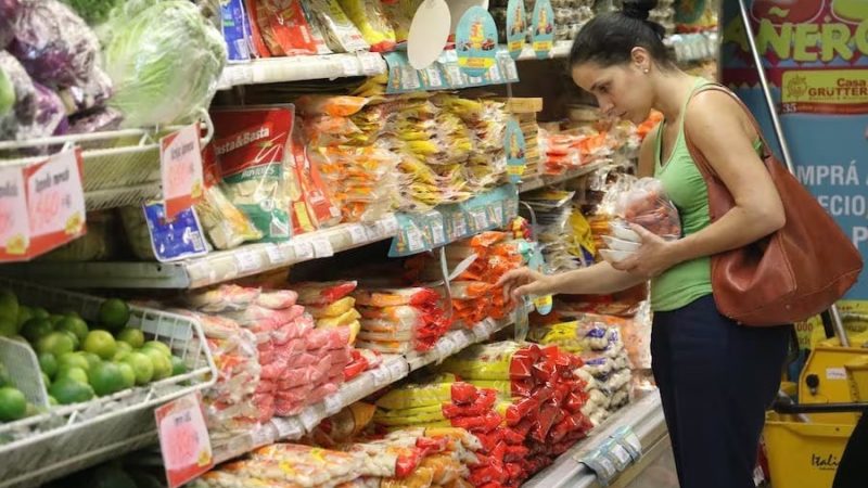 Consumo no se redujo pese a inflación en la canasta básica, señalan supermercados
