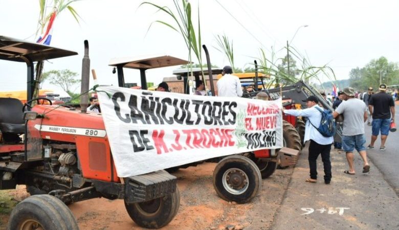 Cañicultores continúan con bloqueos de ruta: “Necesitamos una solución”, reclaman