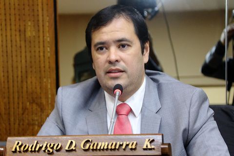 Diputado Gamarra amenaza con demanda penal a periodista tras tuit sobre peaje en Asunción