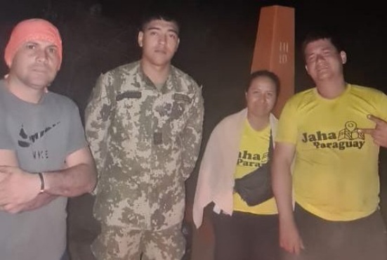 Militares rescatan a jóvenes varados cerca de la frontera con Bolivia