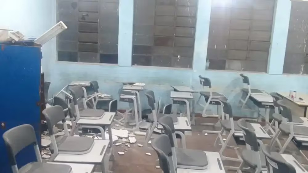Cayó el techo de un aula del Colegio Técnico: los alumnos se salvaron de milagro