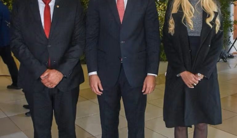 Choque institucional en Lambaré: concejala Carolina de Arévalo querella al jefe de prensa