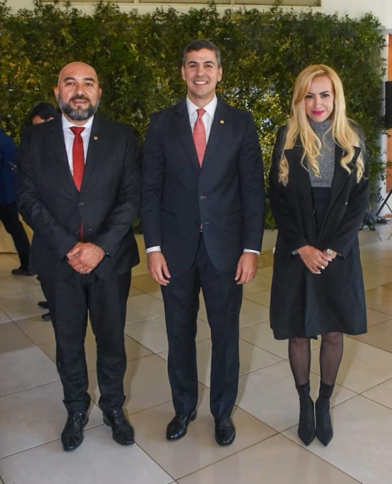 Choque institucional en Lambaré: concejala Carolina de Arévalo querella al jefe de prensa