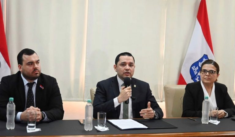 “El que no trabaja, se va”: intendente Bello amenaza con limpiar la Municipalidad