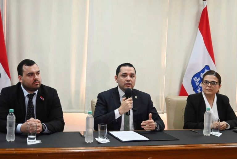 “El que no trabaja, se va”: intendente Bello amenaza con limpiar la Municipalidad