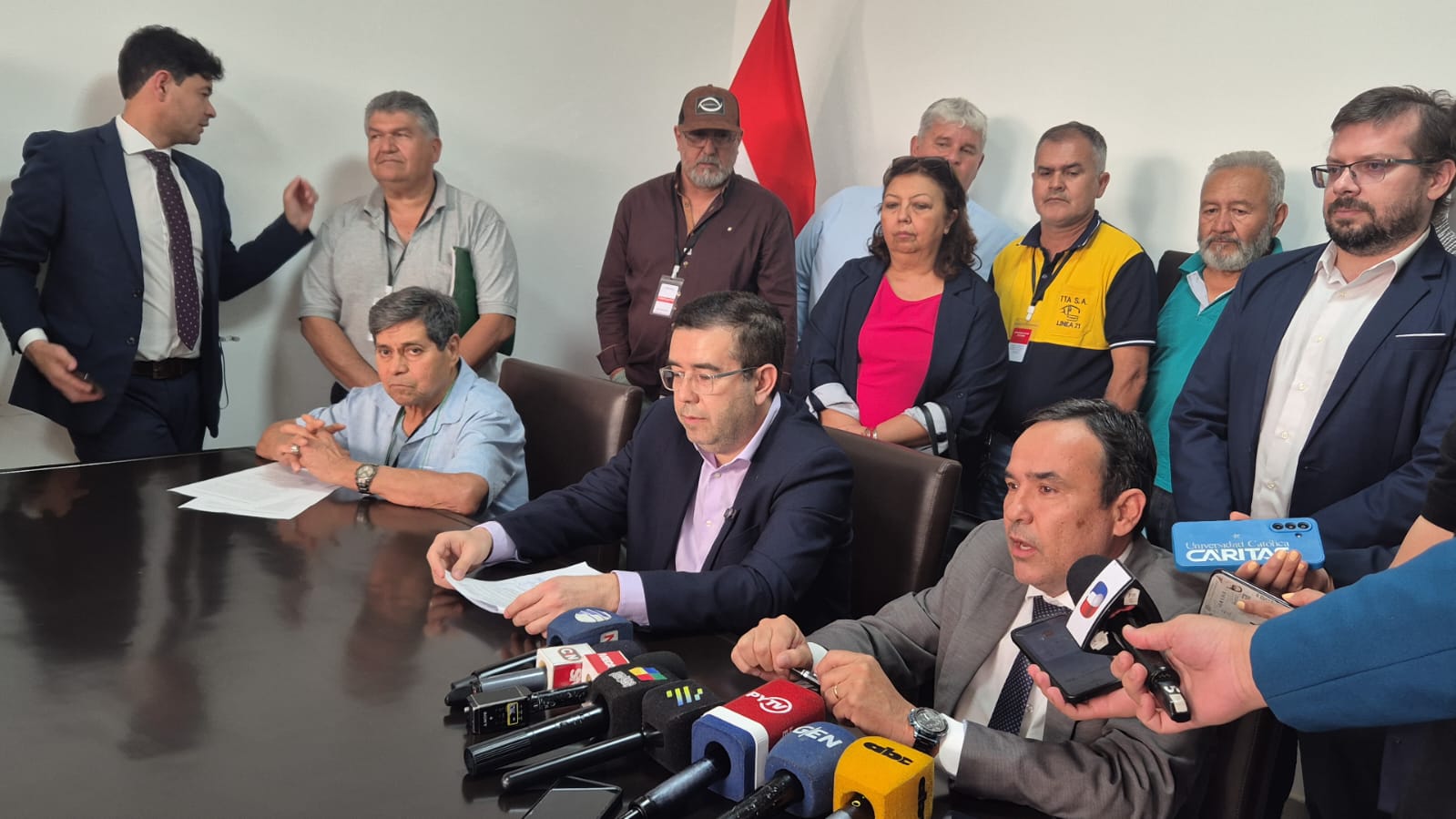 Levantan paro de transporte público