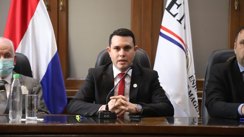 “Nos mete a todos en la misma bolsa”: diputado estalla por el caso de título falso de Rivas