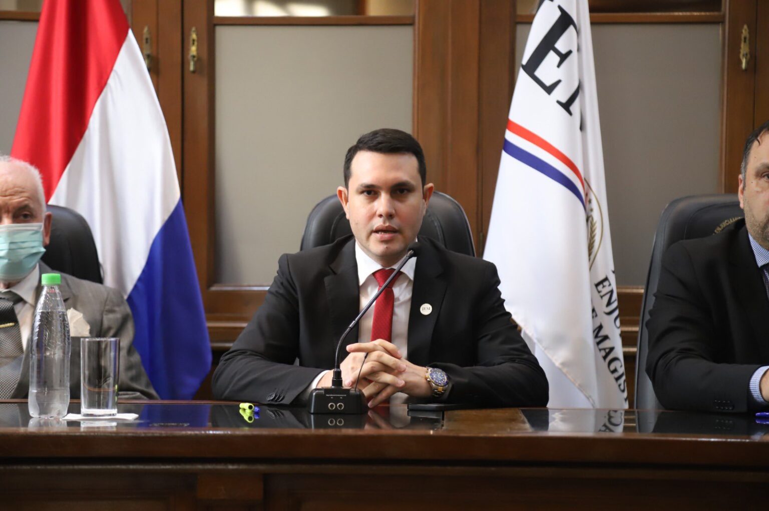 “Nos mete a todos en la misma bolsa”: diputado estalla por el caso de título falso de Rivas