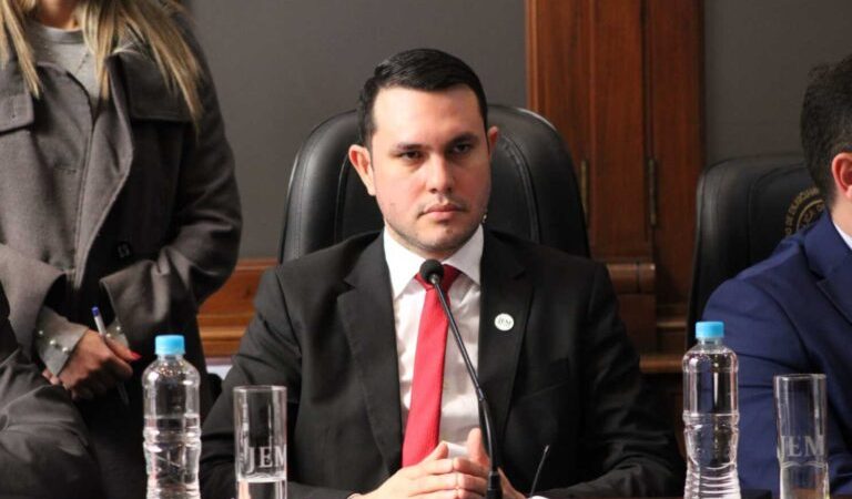 Juez de jueces sin título: abogada calificó de burla al Poder Judicial caso de senador Rivas