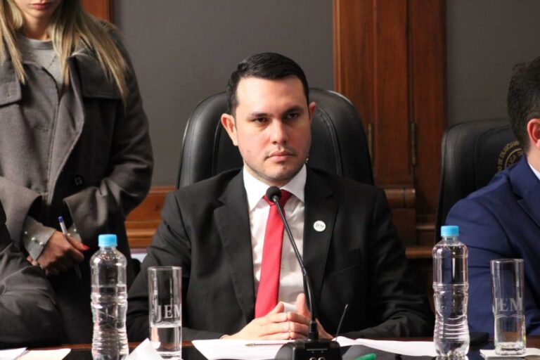 Juez de jueces sin título: abogada calificó de burla al Poder Judicial caso de senador Rivas