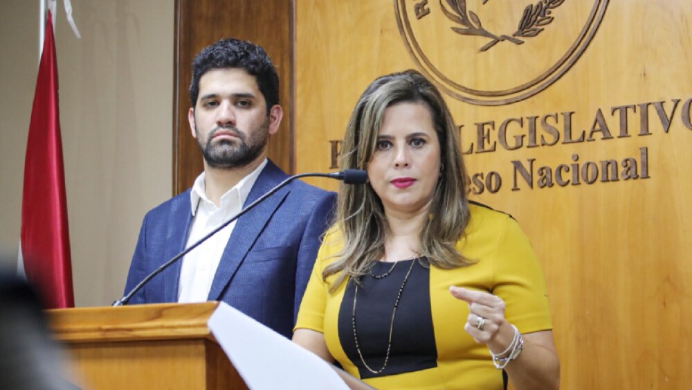 Kattya dinamita contra Alegre y «Payo» Cubas: “Liderazgos mesiánicos no construyen unidad”