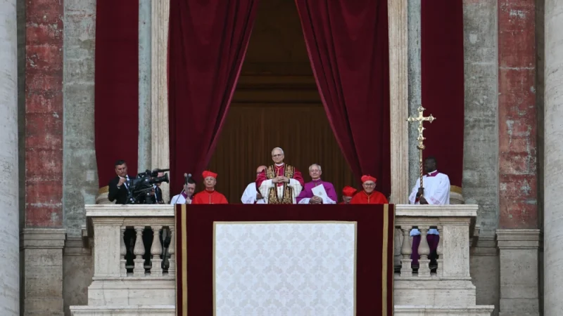 León XIV dice a los obispos que los abusos en la Iglesia “no pueden meterse en un cajón”