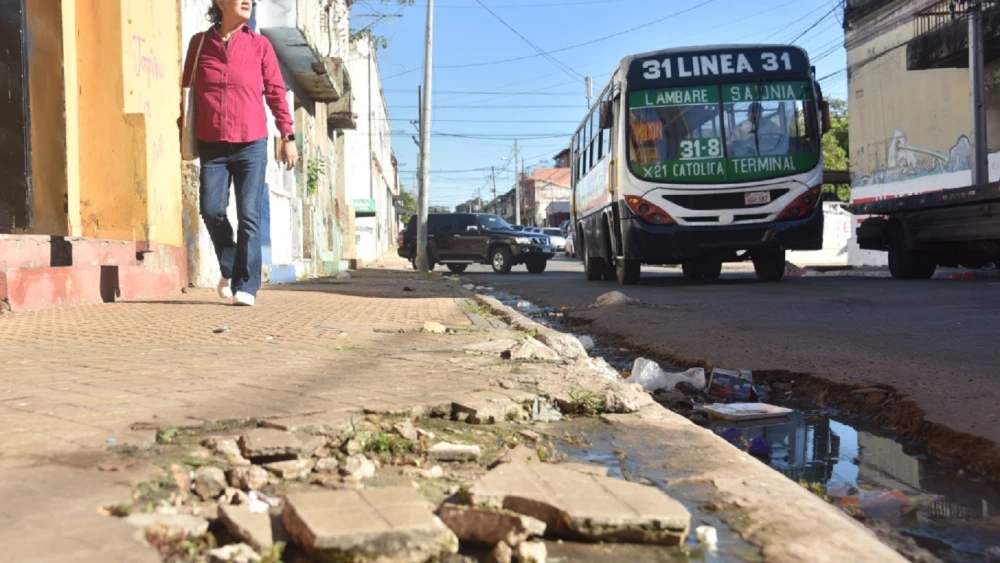 Periodista ecuatoriano se escandaliza por la “pobreza” en las calles de Asunción