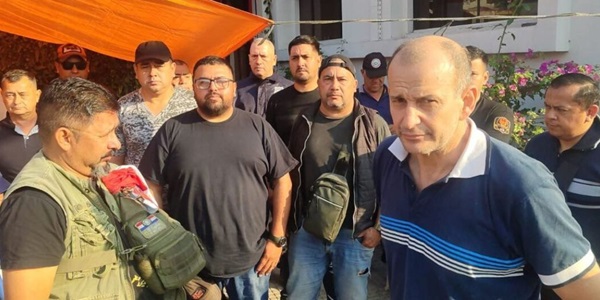 Guardiacárceles anuncian crucifixión en protesta laboral