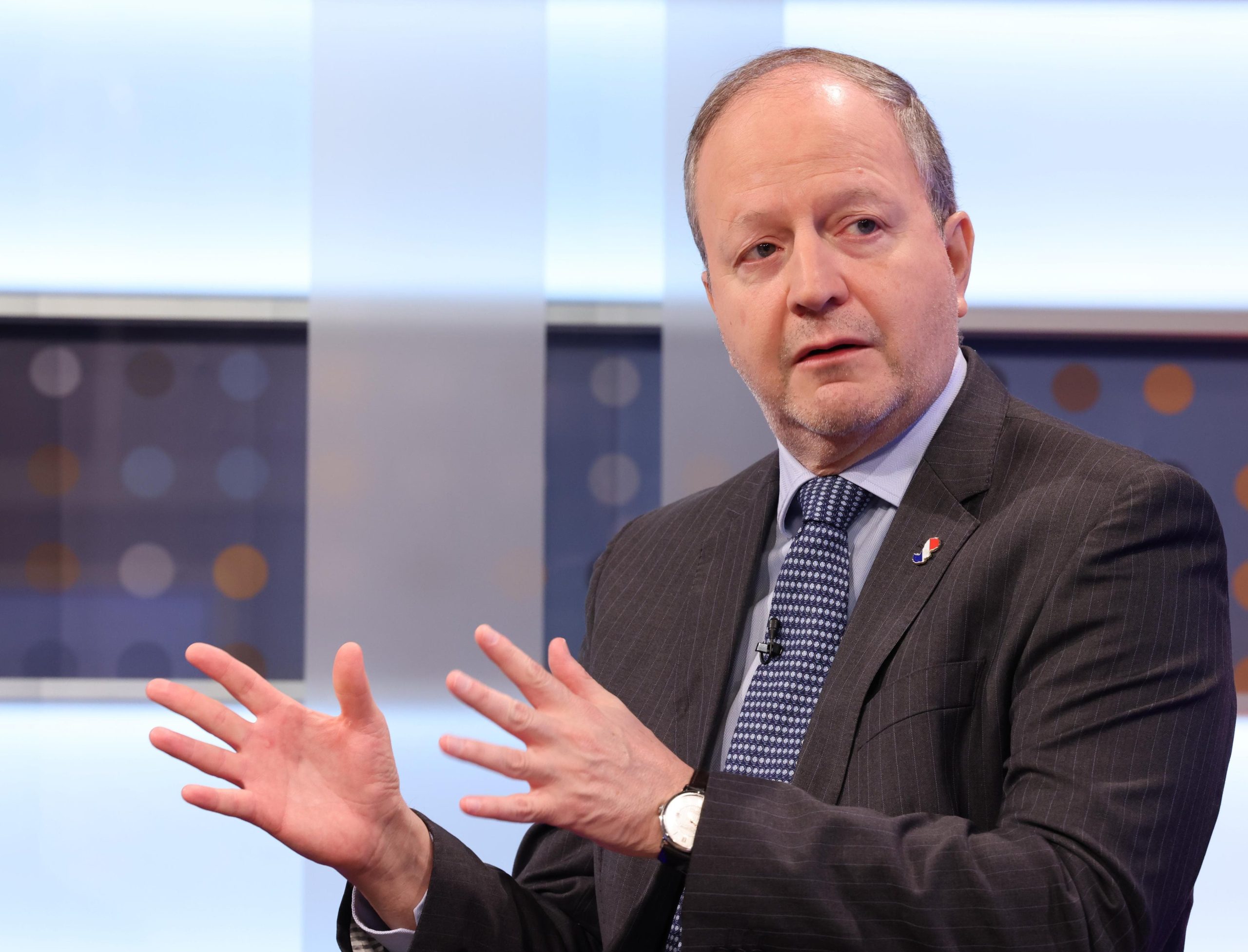 Ministro de Economía advierte que “más plata no salva al IPS” si no mejora su manejo