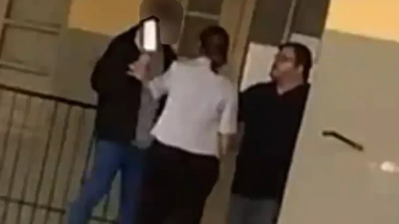 Momentos de terror en colegio capitalino: estudiante amenazó con cuchillo a docente