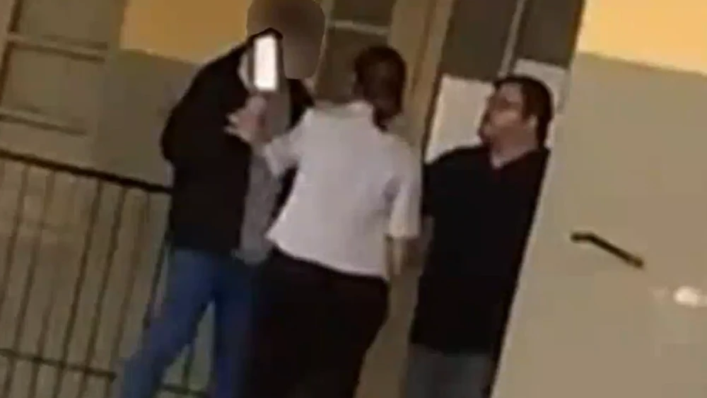 Momentos de terror en colegio capitalino: estudiante amenazó con cuchillo a docente