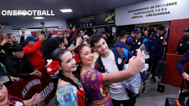 La Albirroja volvió al país tras la histórica victoria en Lima