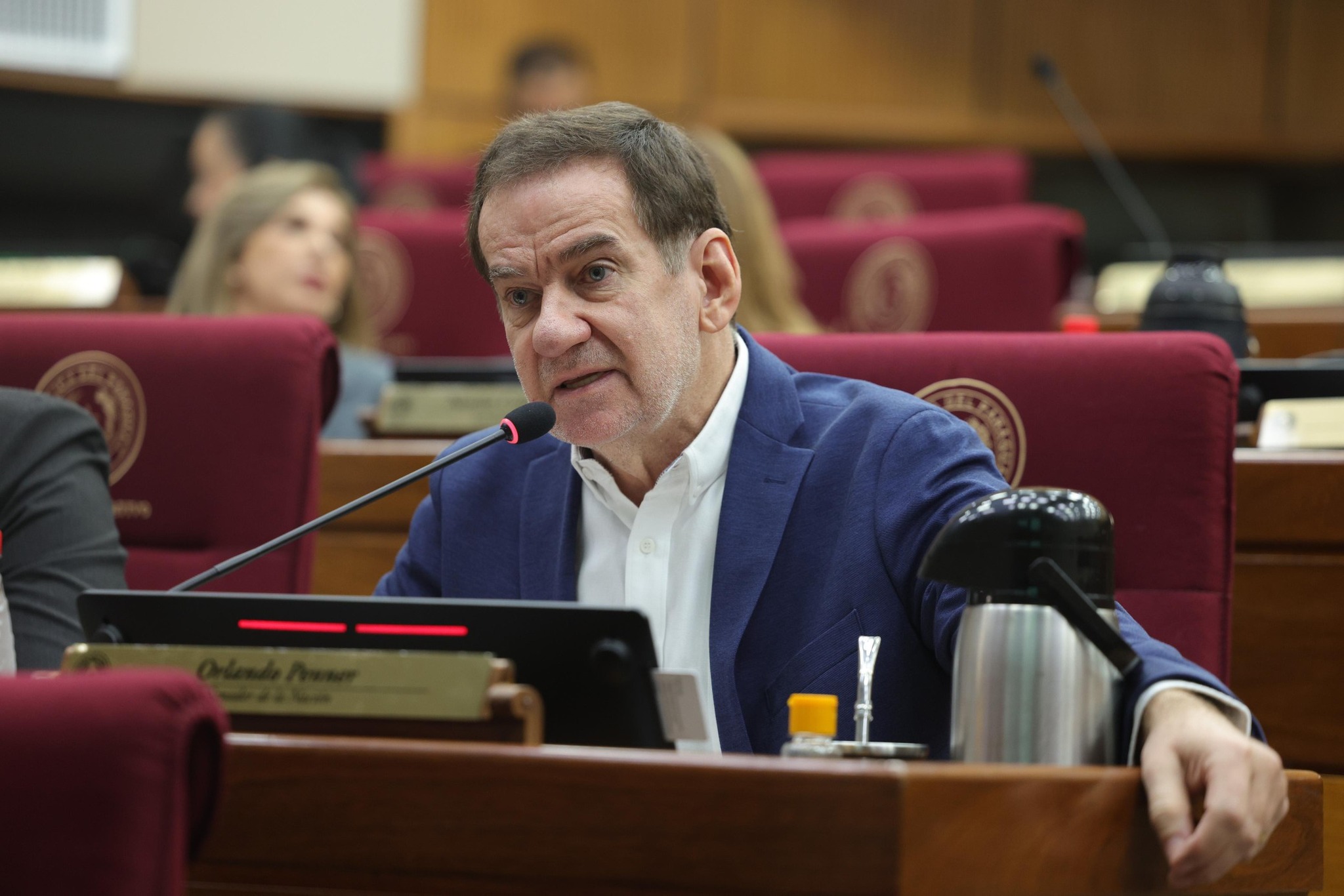 Senador Penner se desploma en el Senado: demora de ambulancia y traslado urgente