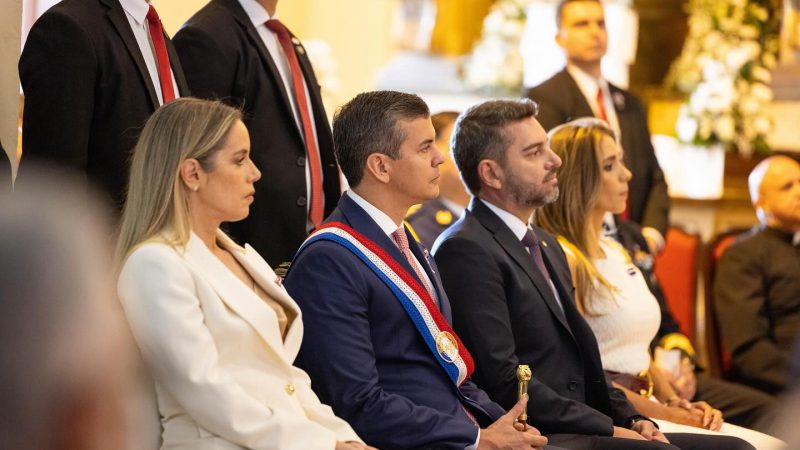 “Sobres del poder”: UDEA investiga denuncias que salpican a Santiago Peña