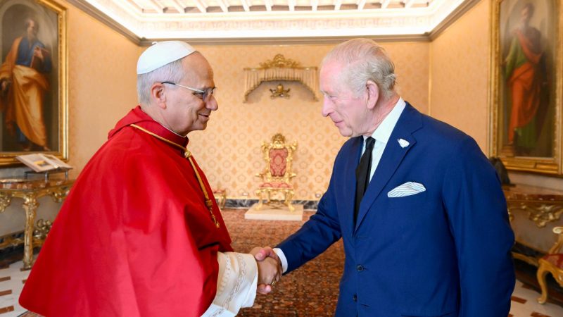 500 años después, el Papa y el Rey de Inglaterra rezan juntos