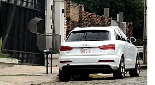 Baruja convierte vehículo incautado a narco en transporte escolar privado