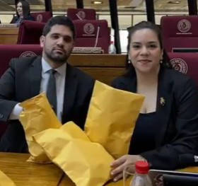 Diputado Raúl Benítez rezó a HC: «San Horacio Cartes, patrón de los fajos y sobres»