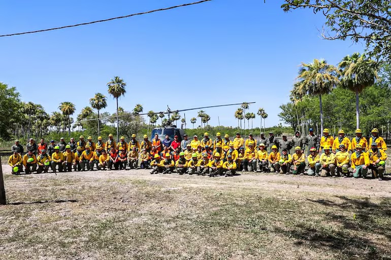 Tras ardua labor, bomberos logran sofocar incendios forestales en Bahía Negra