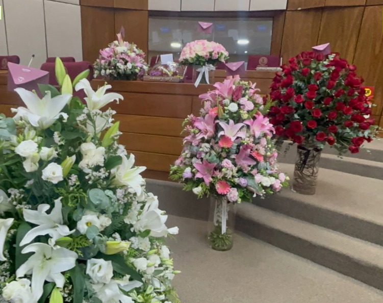 Millones en flores para Johana Vega reavivan debate sobre privilegios y ostentación en el Congreso