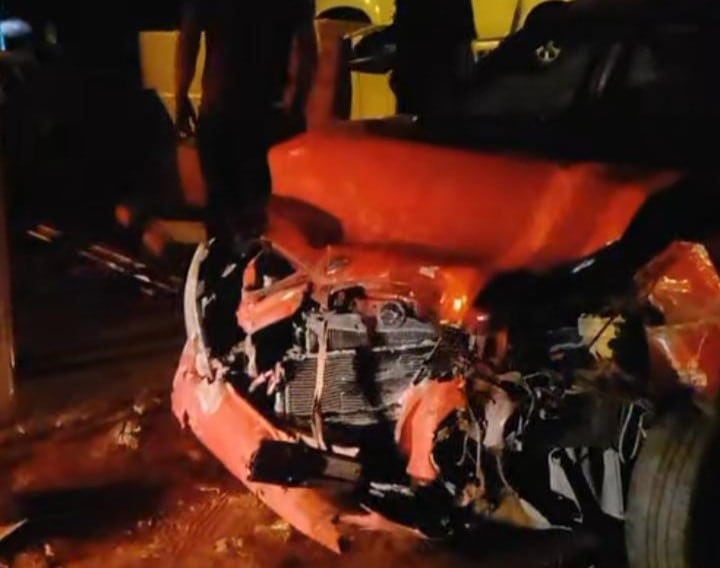 Conductora muere al chocar contra un camión en Fernando de la Mora