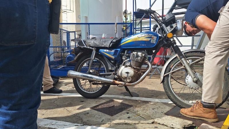 Encuentran motocicleta usada por sicarios en el asesinato del teniente coronel Guillermo Moral