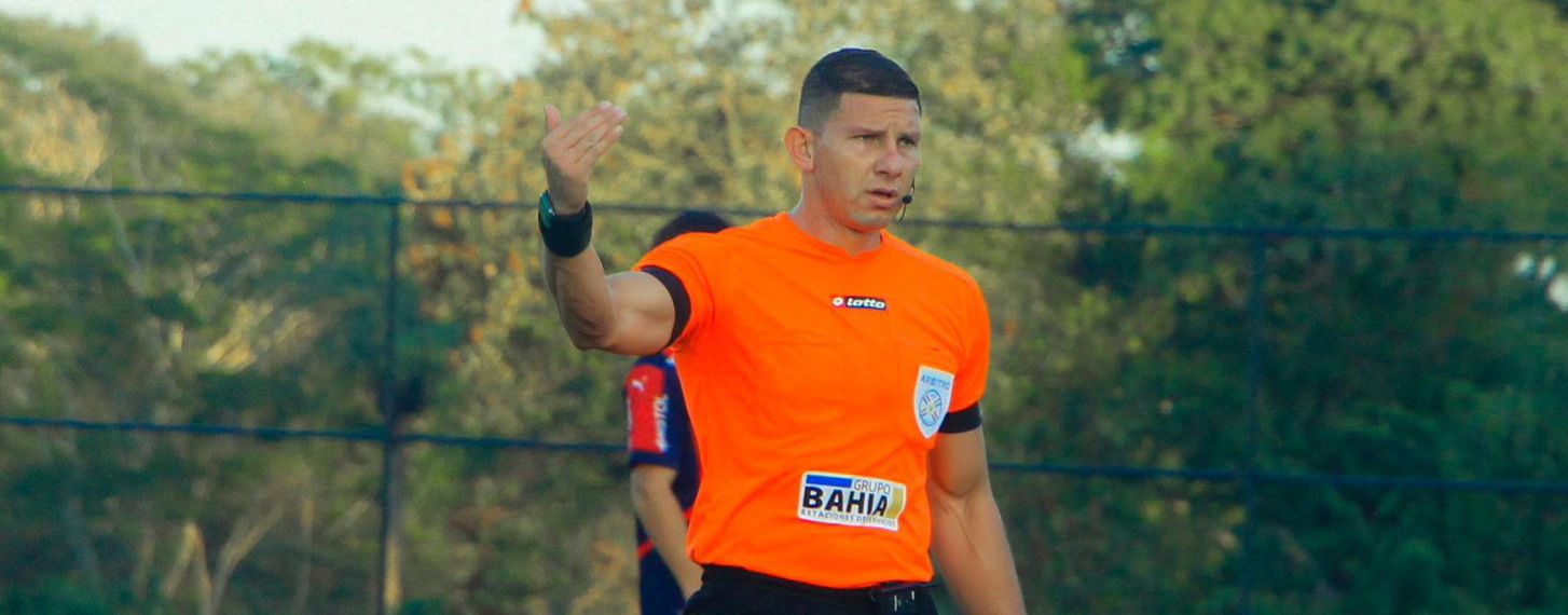 Ever Escobar lleva el arbitraje paraguayo a otro nivel desde Panamá