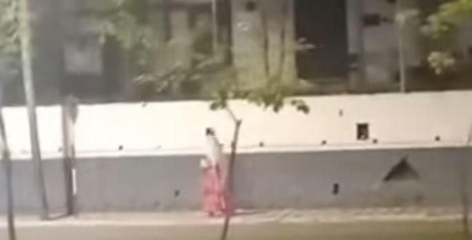 Terror en Ypacaraí: hombre capta a una misteriosa mujer frente al cementerio y huye del miedo en plena madrugada