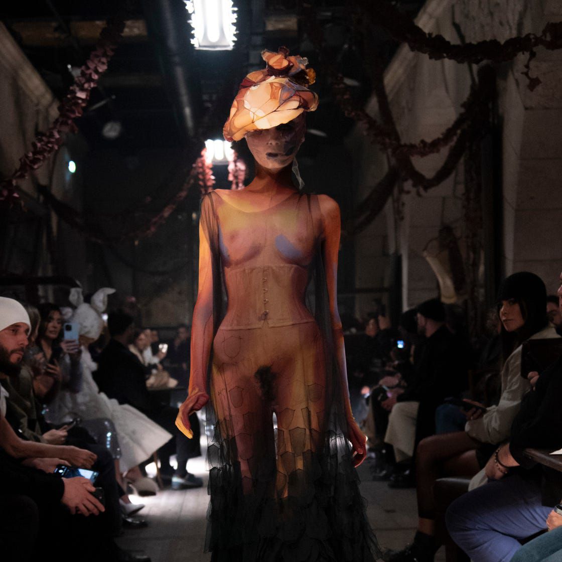 Kim Kardashian desata una tormenta mundial con su polémica “tanga de vello púbico”