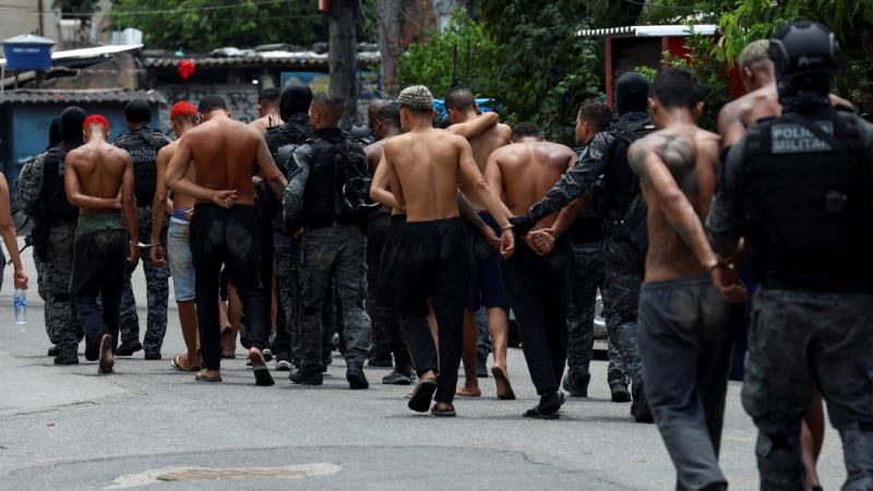 Escenas de guerra en Río de Janeiro: narcos y policías muertos en un megaoperativo en dos favelas