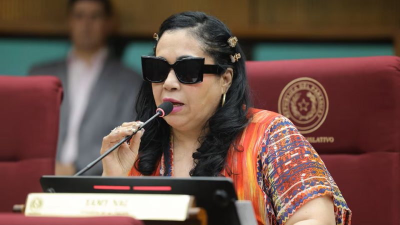 «Yami Nal» arremete contra periodistas: “¿Se creen una casta especial?”