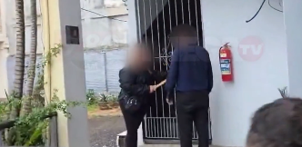 «Sos un depravado»: madre encara al docente denunciado por abuso sexual en Lambaré