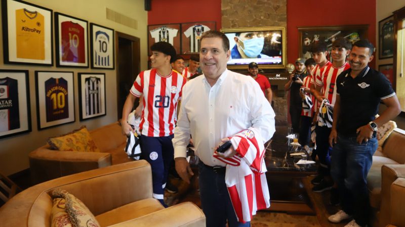 Cartes se perfila como hincha VIP de la Albirroja tras el perdón de EE.UU.