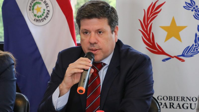 Ministro apunta contra el Gobierno anterior y afirma que la plata para el tren de molienda “se comió”