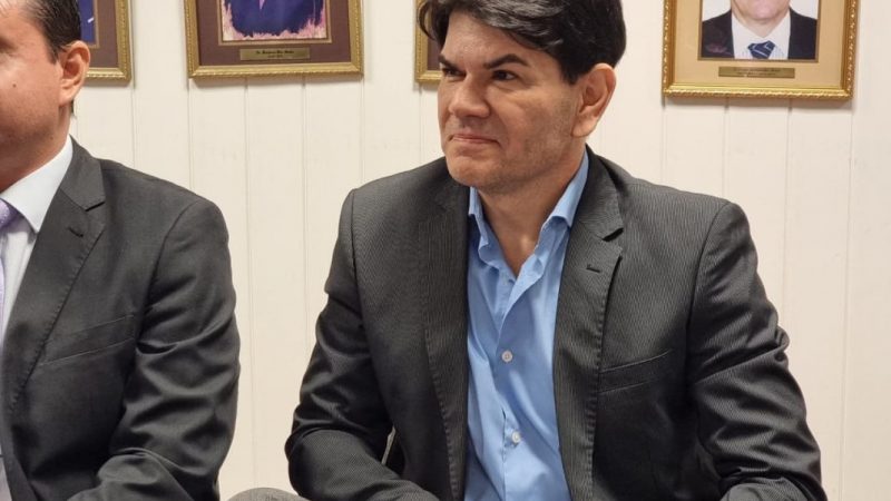 Fiscal Bernardo Elizaur niega coima y acusa a su asistente de haber negociado en su nombre