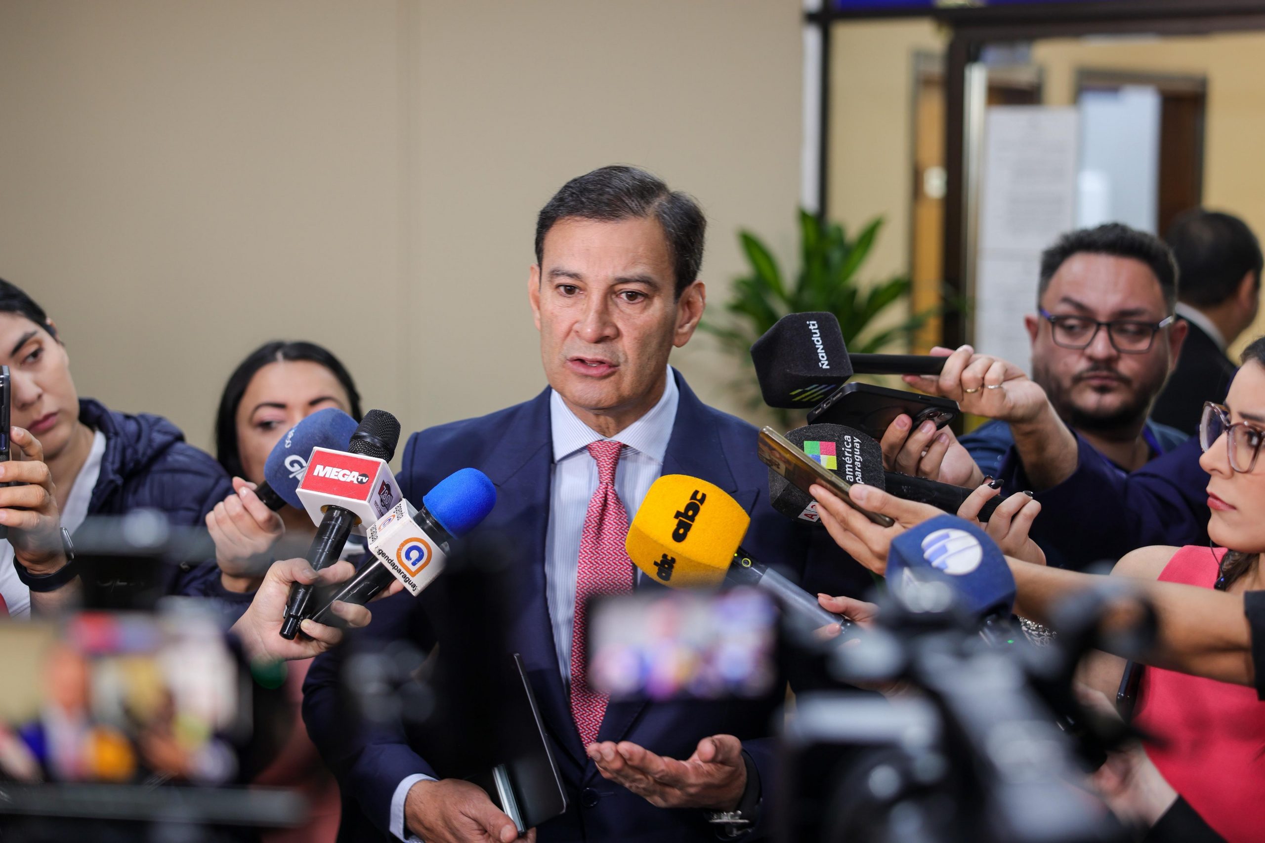 Silvio Ovelar minimiza protestas ciudadanas y justifica despliegue policial: El hartazgo es manejable