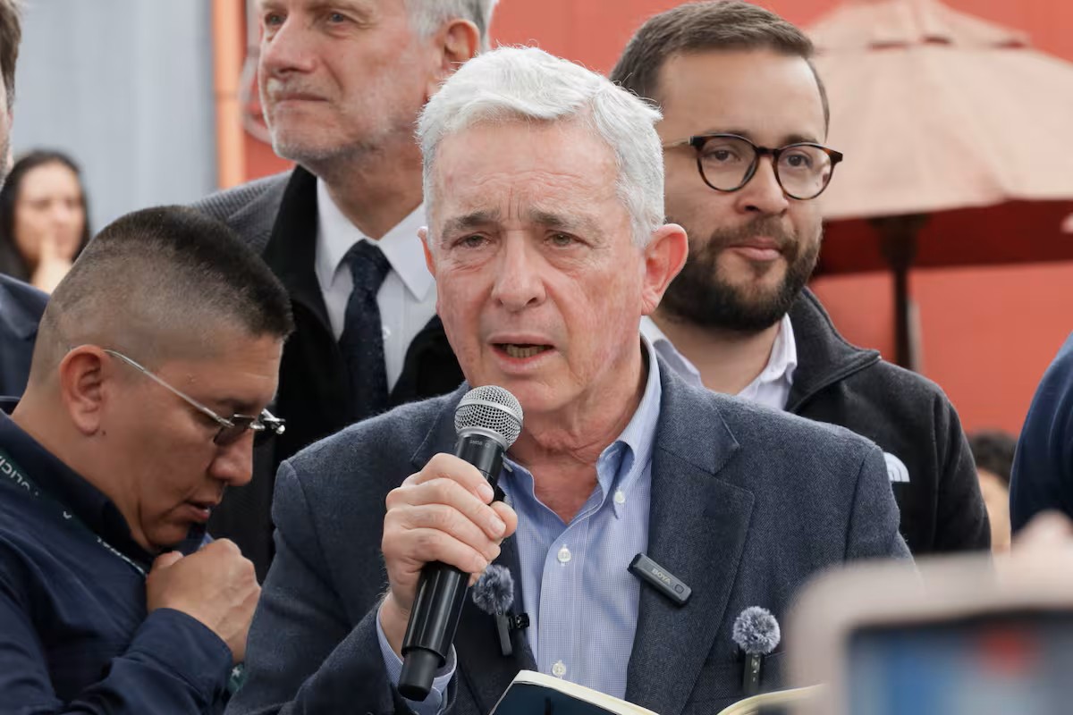 Uribe absuelto: Tribunal revoca condena y desarma caso por soborno y fraude