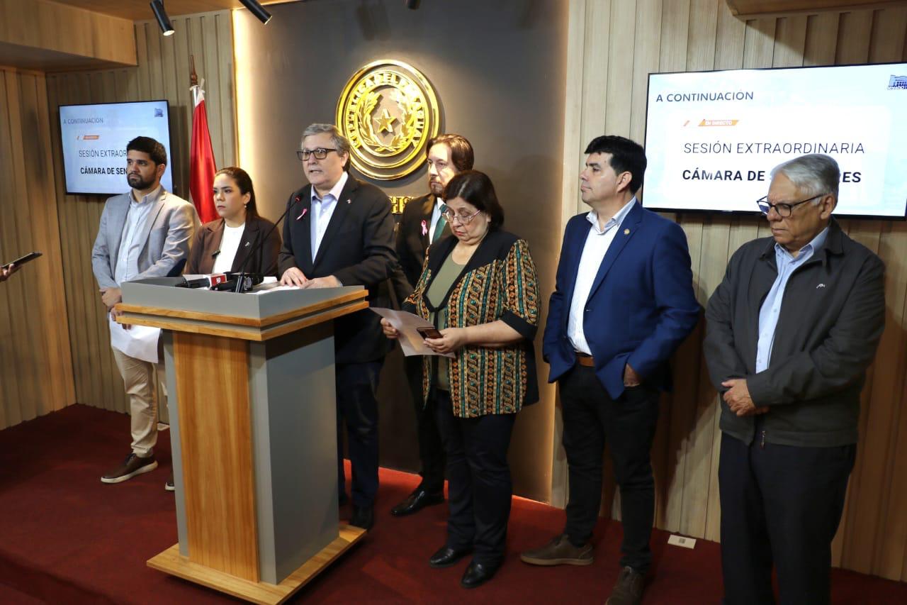 Oposición presenta denuncia penal por enriquecimiento ilícito, lavado y sobres en Mburuvicha Róga