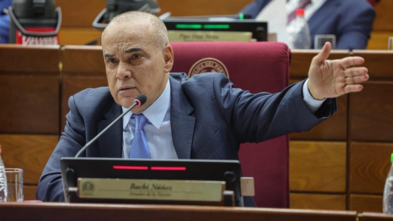 “Atenta contra la democracia”: Bachi Núñez fulmina intento de juramento de Orlando Arévalo